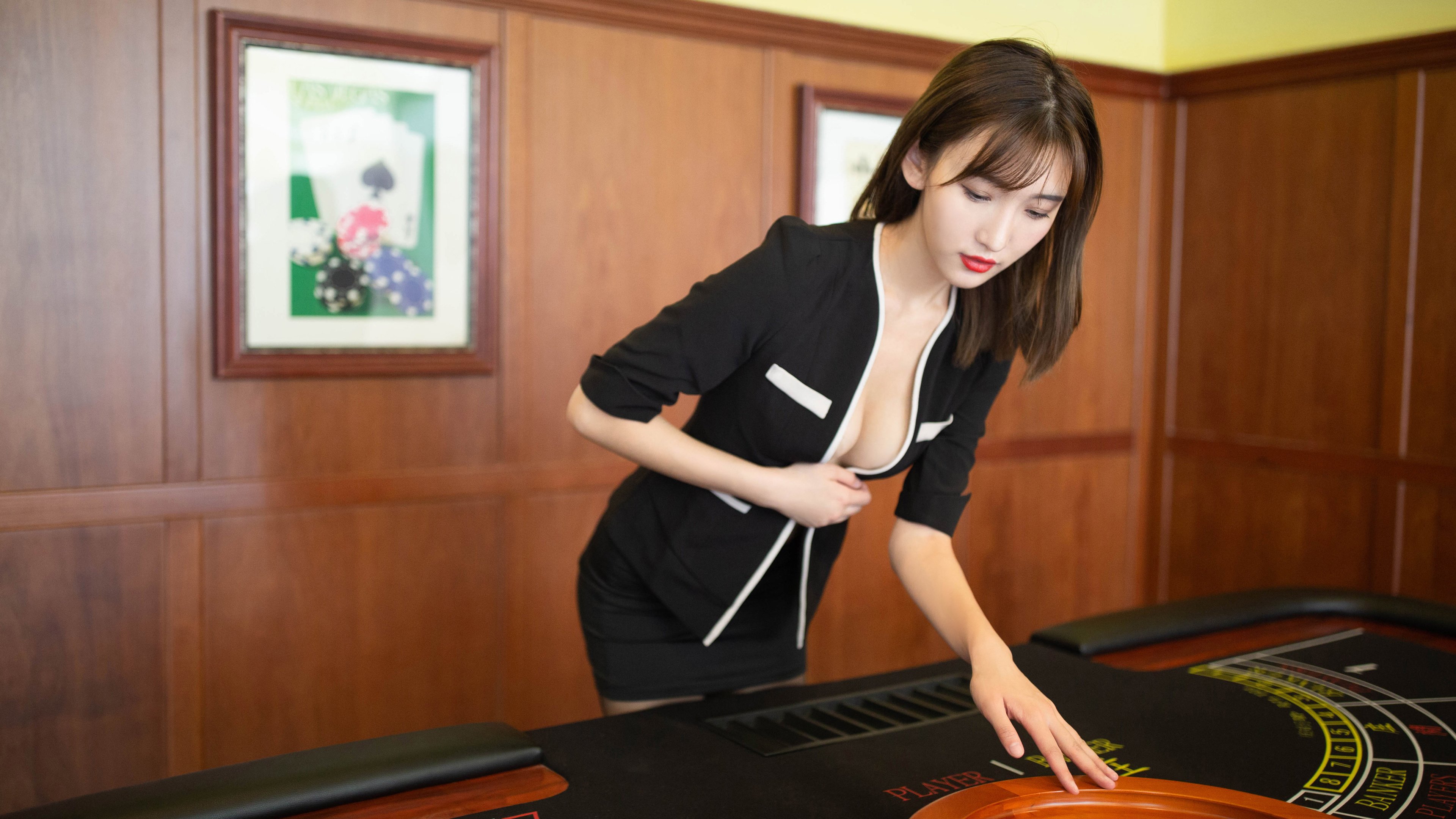 维也纳琴弦与东京球拍，体育不可预测性的双重奏