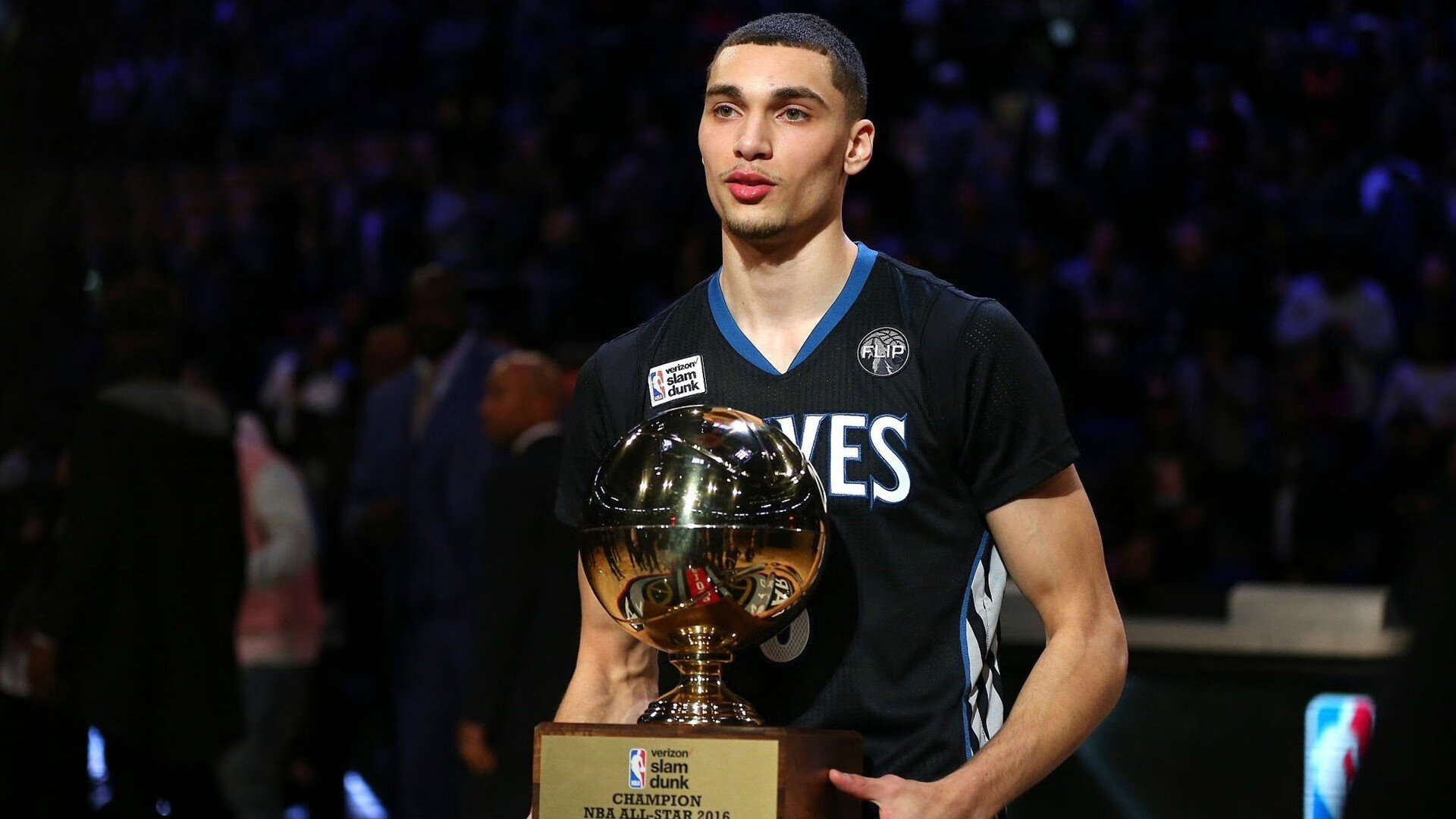 当聚光灯锁定斯台普斯,今夜,舞台属于詹姆斯,对手只是布景